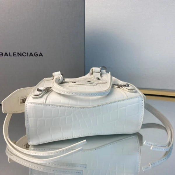 Balenciag* Neo Classic biker bag Size: 18