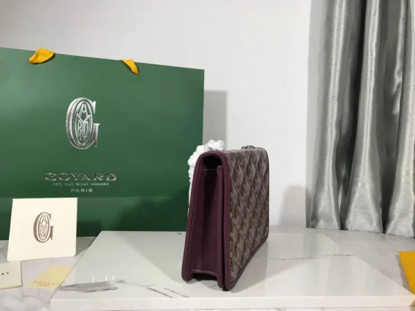 Alexandre Chain Bag Size: 24*15*6cm