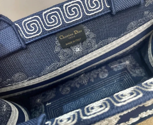 Book Tote Collection Size: 41.5cm 36cm 22cm