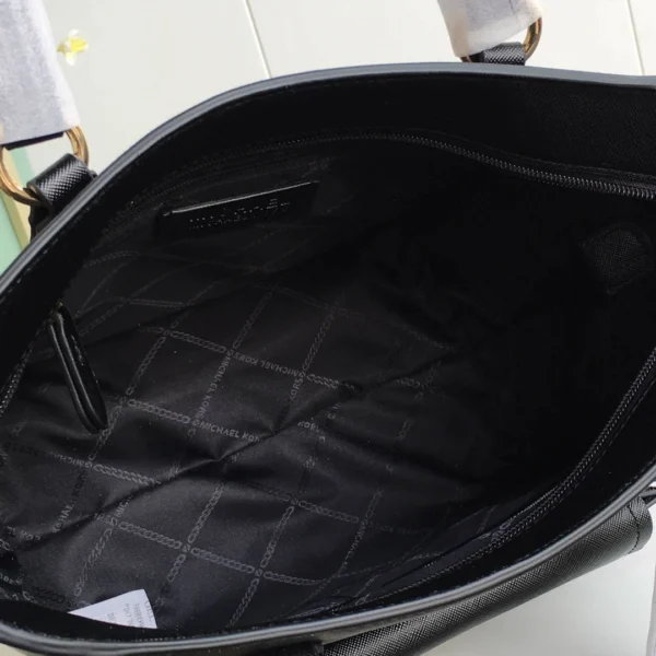 MK Clutch Model: 2031 Size: 25*12*24