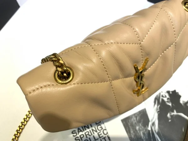 LOULOU PUFFER Lambskin bag Size: 23x15.5x5.8cm Model: 620333