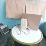 Matelasse metal chain shoulder strap with zipper pocket size: 17 2.5 9 Length: 115cm