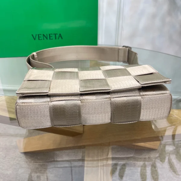 BV Bottega Veneta bag Size: 26x6cm Apricot