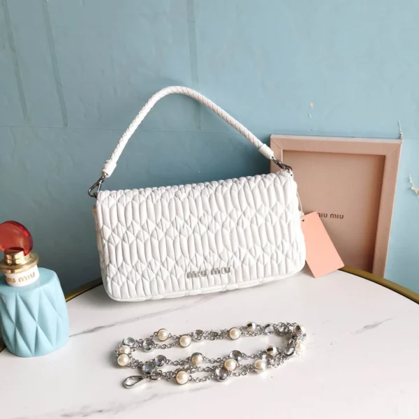 Miu Miu Diamond Chain Bag size: 22.5, 4.5, 12