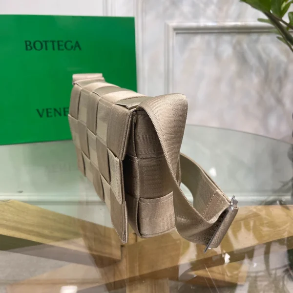 BV Bottega Veneta bag Size: 26x6cm Apricot