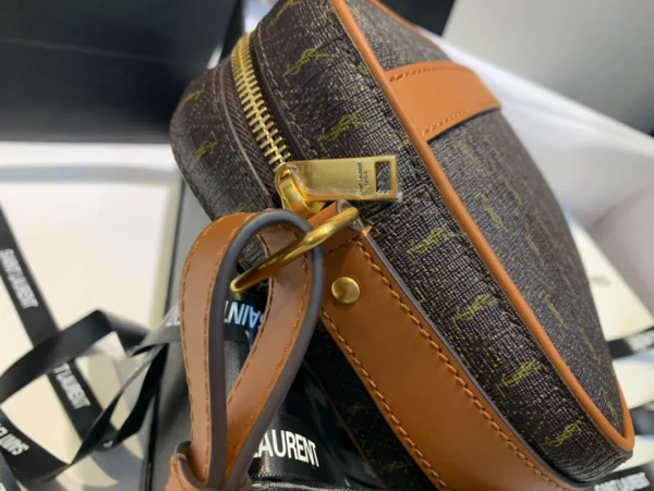 Camera bag Model：669957 Size：21.5x15x7cm