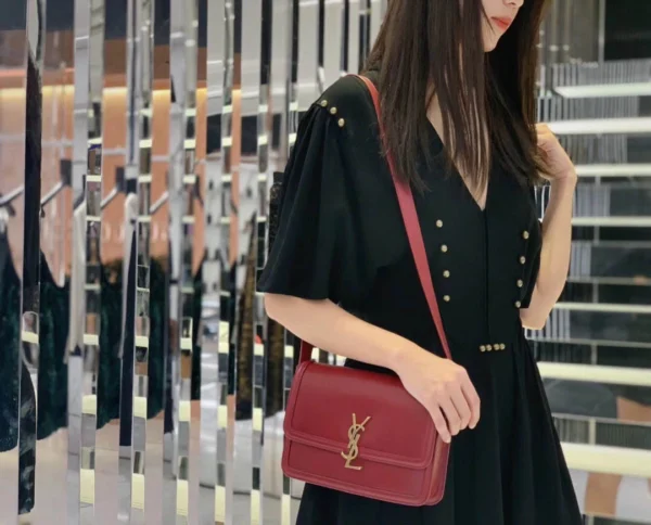 Backpack Model: 667490 Size: 15*36*14.5cm