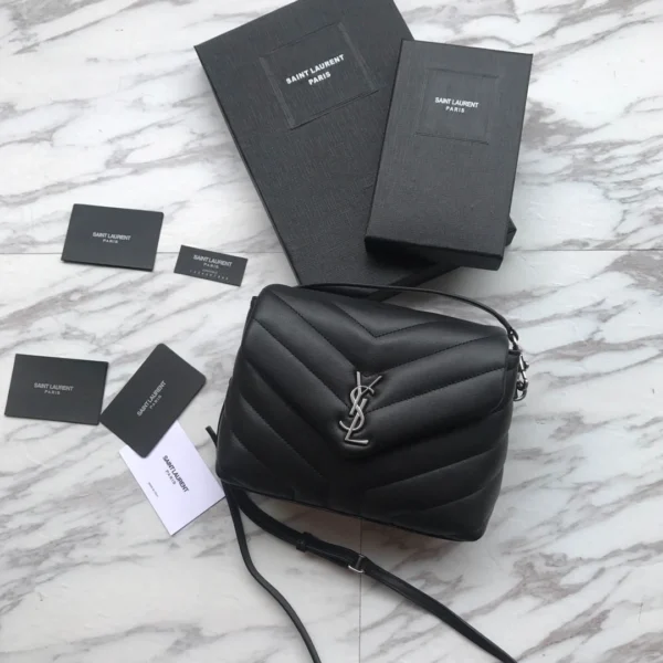 Crossbody bag Size：20x7x15cm Code：392255