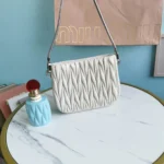 Miu Miu Casual Lambskin Size：20X15X4.5cm