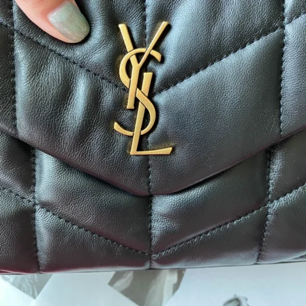 LOULOU PUFFER Lambskin bag Size：23x15.5x5.8cm Model：620333